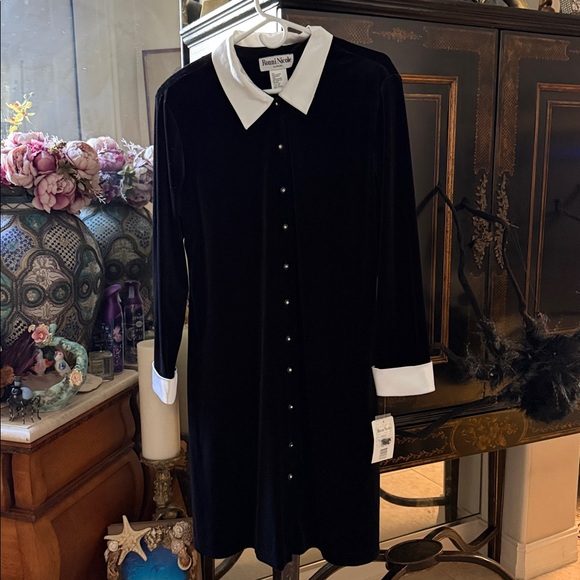 Ronni Nicole Black stretchy velvet Dress new with Contrasting White satin Collar - Picture 4 of 14